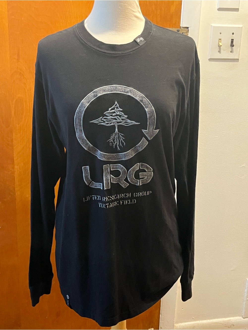 LRG Men's Long Sleeve Black Circle Of Life Logo With Tree Motif. Size L. Vintage